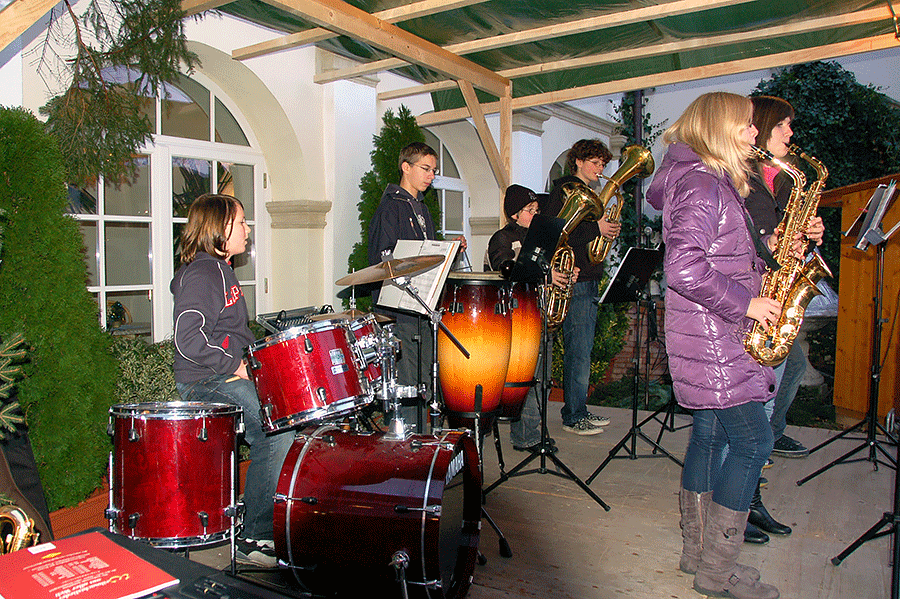 Christkindlmarkt 2008; Jungmusiker spielen auf - Foto: Josef Strassner © 2008